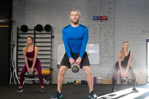 Trening funkcjonalny co to - jak poprawia codzienną sprawność i zdrowie