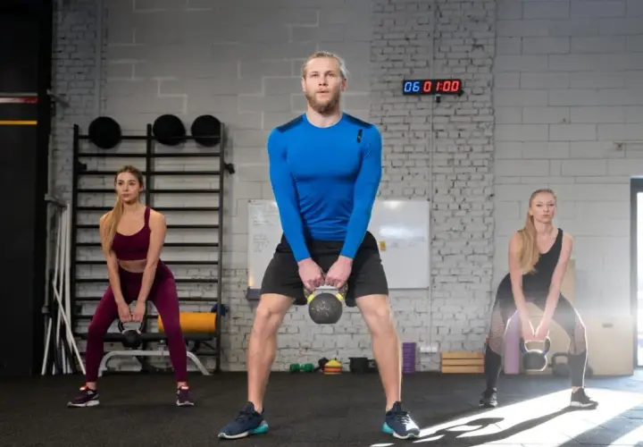 Trening funkcjonalny co to - jak poprawia codzienną sprawność i zdrowie